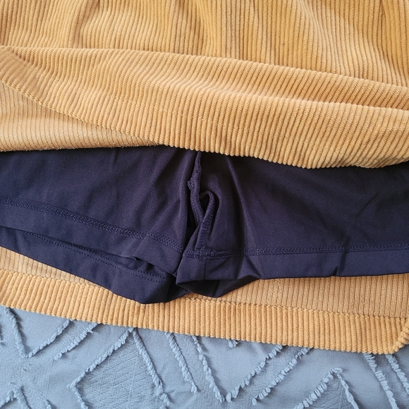 COPY - Halara, corduroy mini skirt- xsmall - Picture 3 of 4